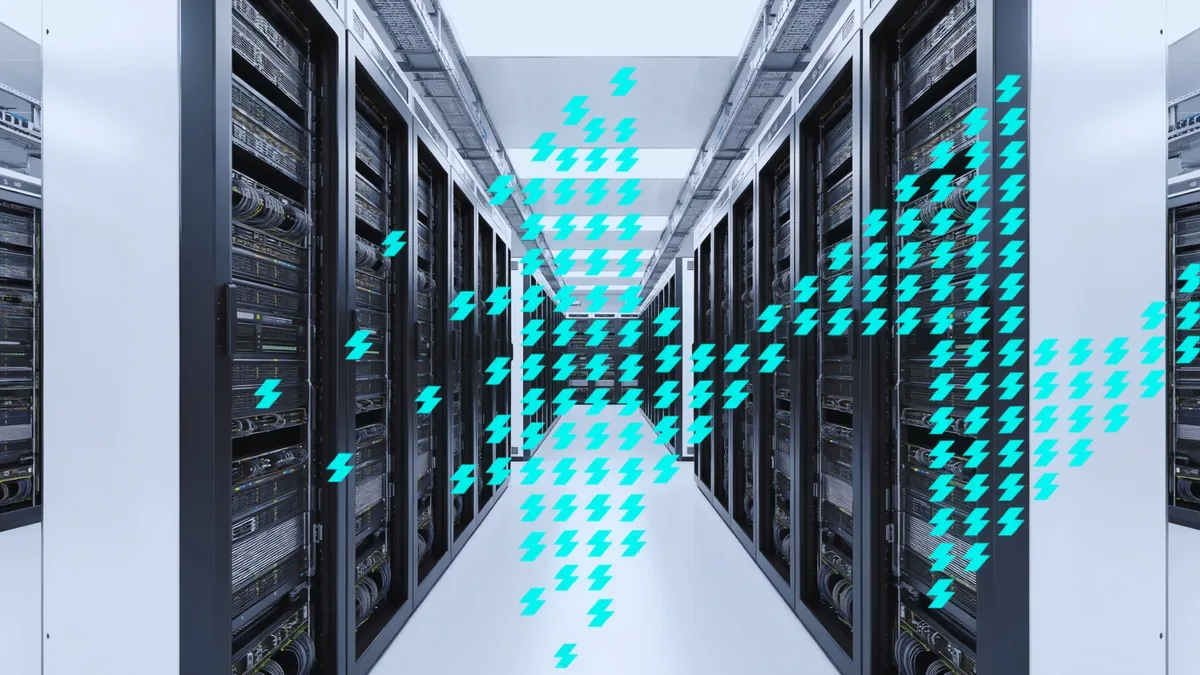 Corredor de data center entre fileiras de racks de servidores